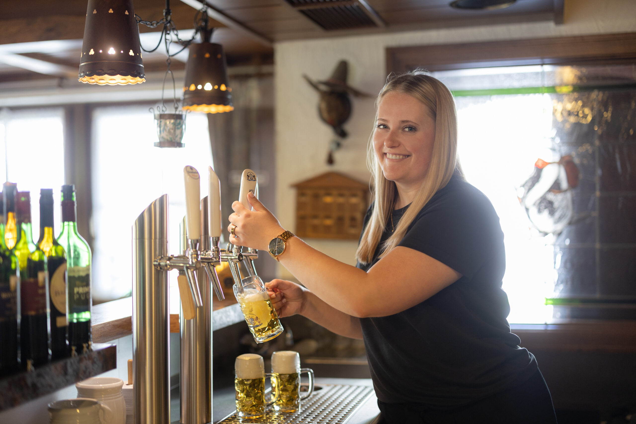 Servicemitarbeiterin in der Hubertushöhe in Latrop